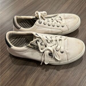 Taos Footwear white Canvas Sneakers